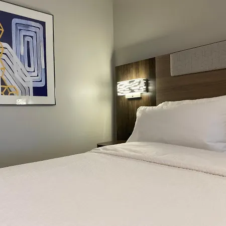 Holiday Inn Express Plymouth By Ihg Exterior foto