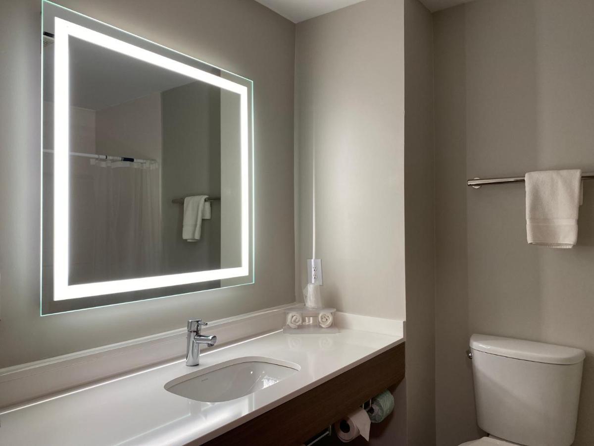 Holiday Express By Ihg Hotel